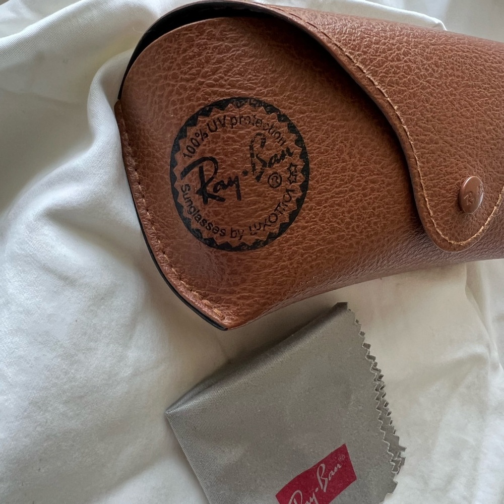 Ray-Ban Cognac Pebbled Leather Eyewear Case and cleaning cloth - Picture 2 of 4